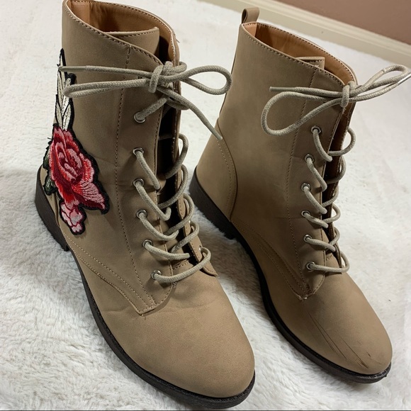 Qupid Embroidered Ankle Lace Up Boots Size 10 - Picture 4 of 12